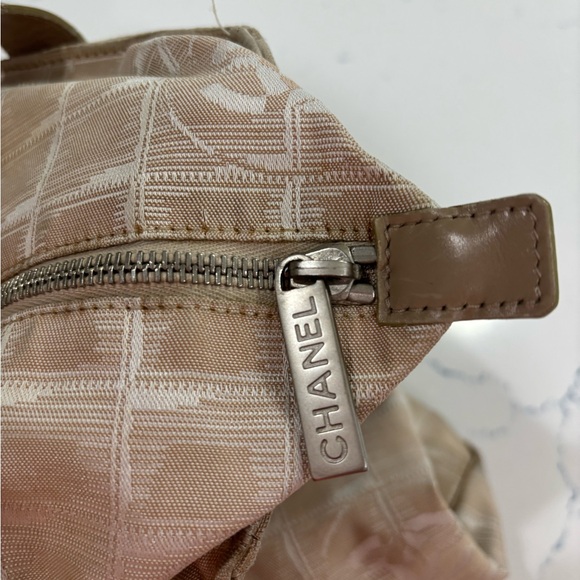 Chic Beige Designer Tote Bag - Picture 13 of 15